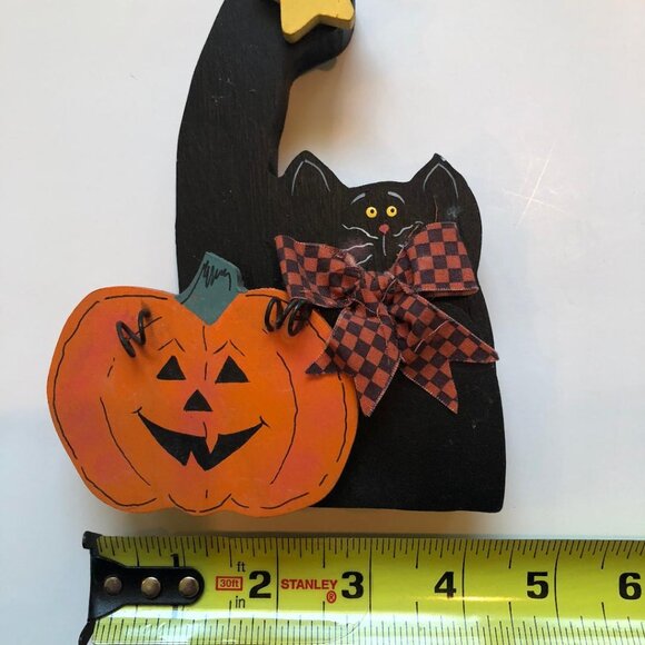 Wood, Cat & Pumpkin, (free-standing) decor, appx dimensions of 6"Hx4.5"Wx1.5"D - Picture 3 of 4